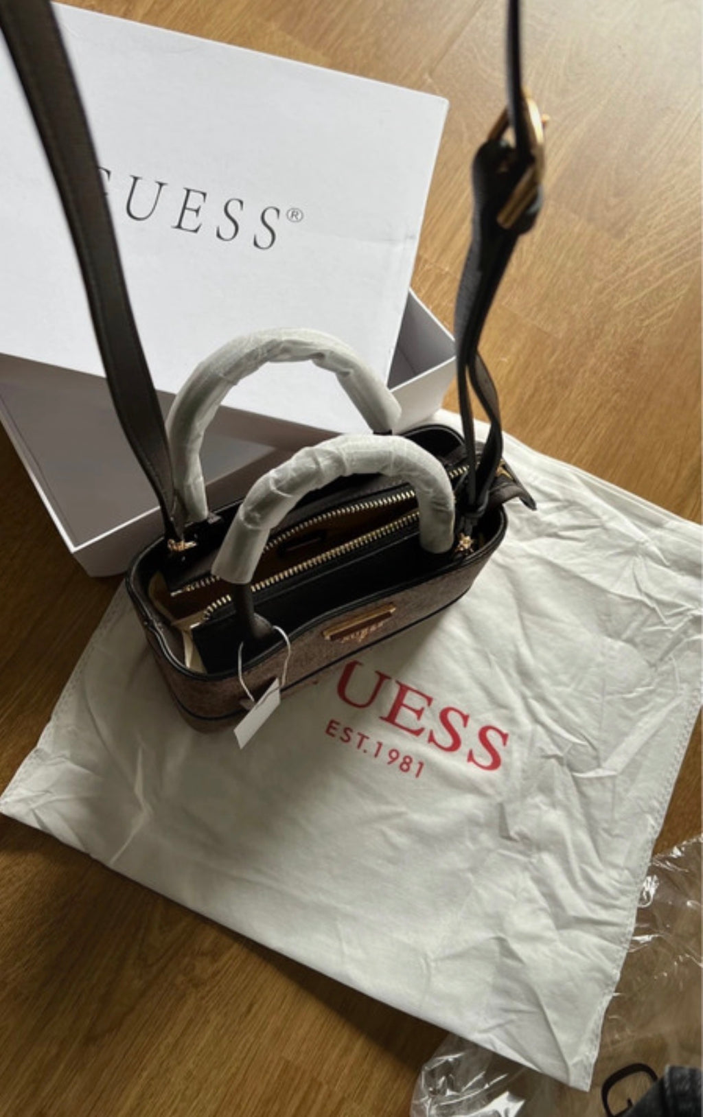 Sac à main Guess original monogram beige/marron – Neuf avec étiquette